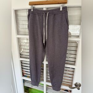 Vuori Halo Essential Jogger in Purple